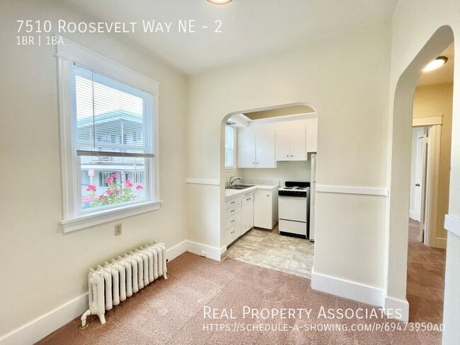 Building Photo - 7510 Roosevelt Way NE