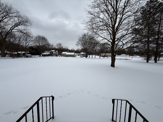 Foto del edificio - 107 Sager Rd