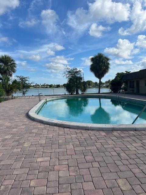 Foto del edificio - 406 Lakeside Dr