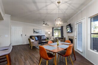 Building Photo - 15095 N Thompson Peak Pkwy