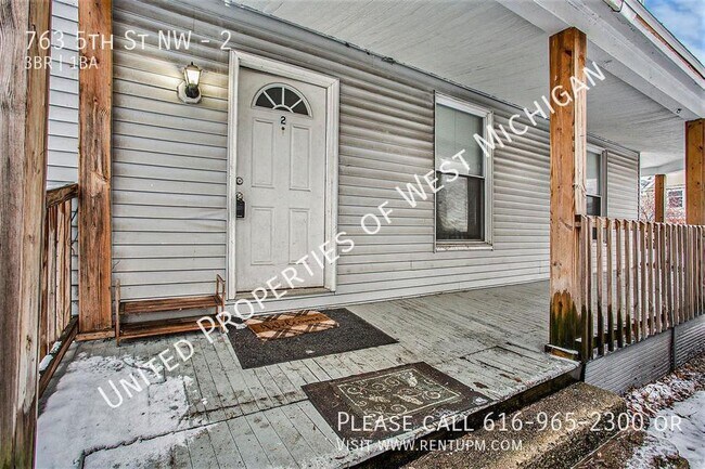 Foto del edificio - Available Now | 3 bed Upper Unit in West G...