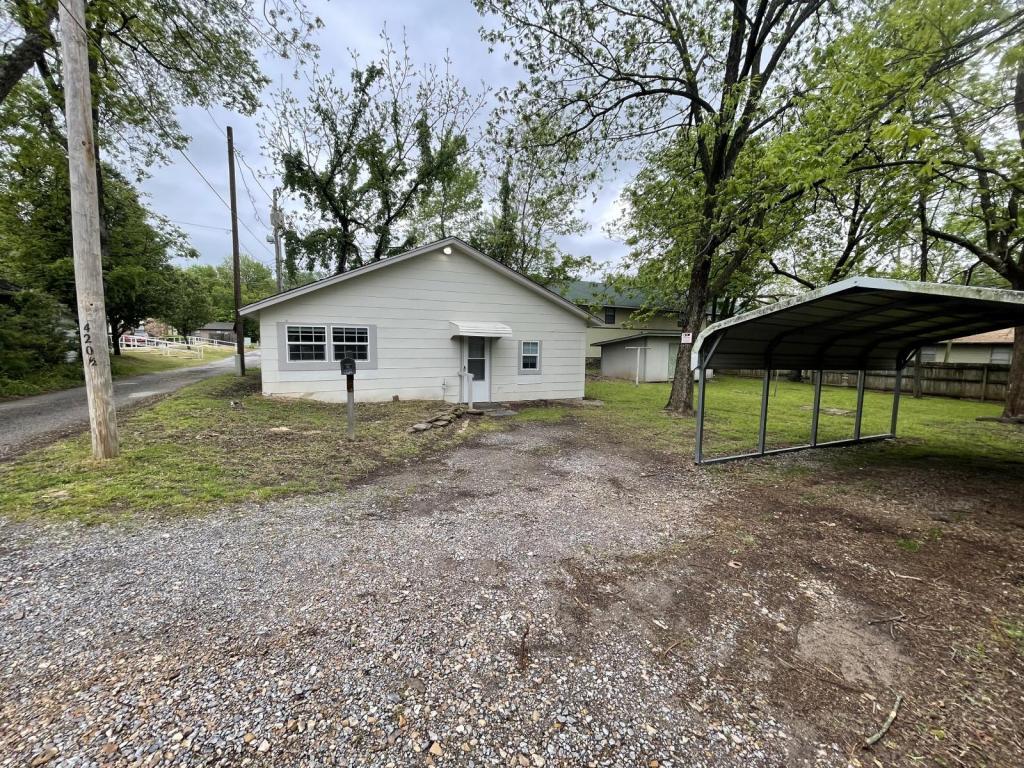 Foto principal - 420 1/2 N. Oak Ave.