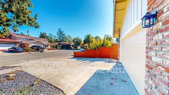 Building Photo - 527 Lombard Ave