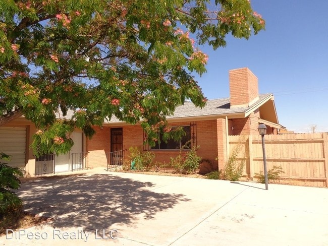 Building Photo - 1207 E Flynn Jans Ct