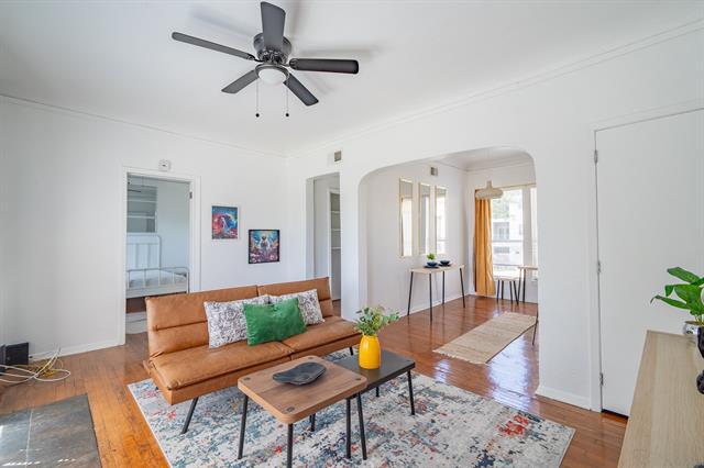 Foto del edificio - 5305 Reiger Ave