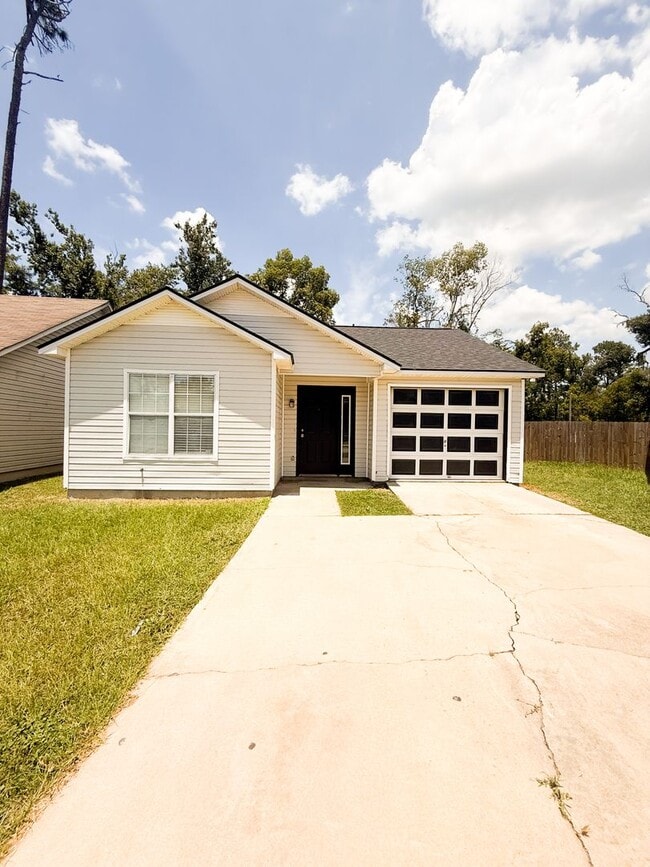 Building Photo - 15 Pinedale Cir