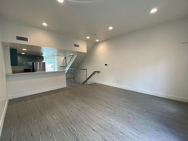 Building Photo - 4461 Tujunga Ave