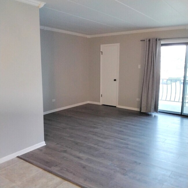 Foto del edificio - 10910 Kilpatrick Ave