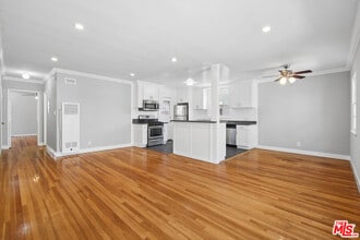 Building Photo - 5329 Vantage Ave