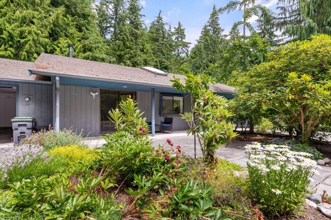 Building Photo - 804 N Main St