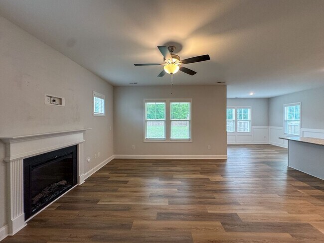 Foto del edificio - Beautiful 3 Bed 2.5 Bath Home in Raeford