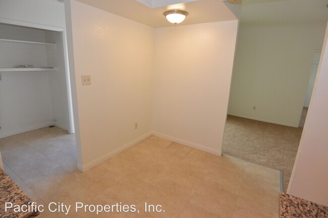 Building Photo - 8055 Roosevelt Ave