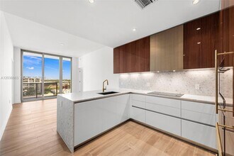 Building Photo - 2678 Tigertail Ave