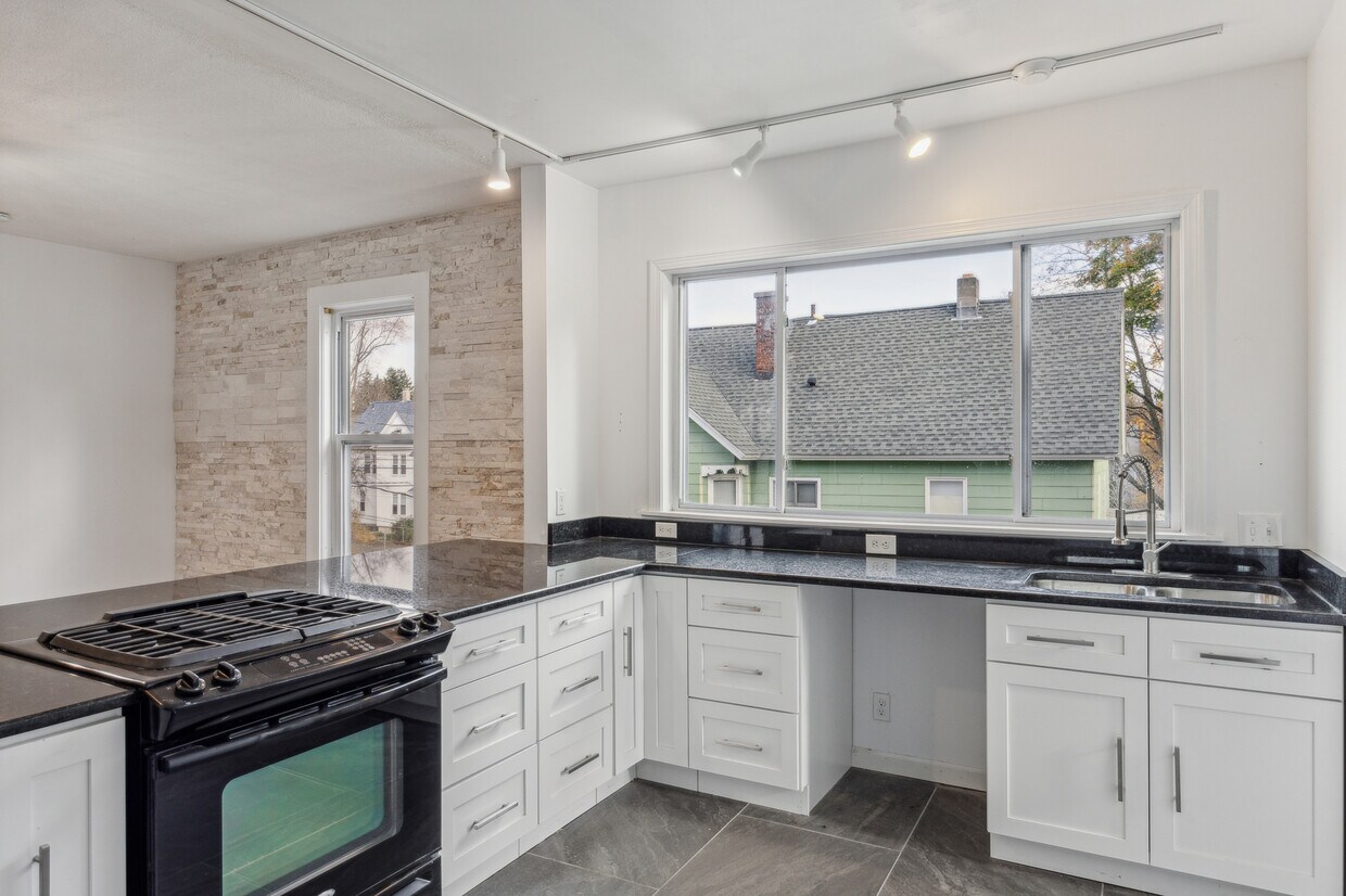 Foto principal - 14 Chapman Ave