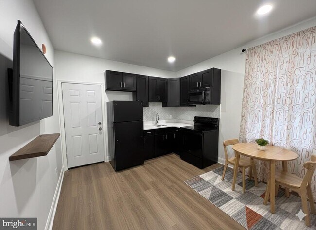 Building Photo - 2115 E Chelten Ave