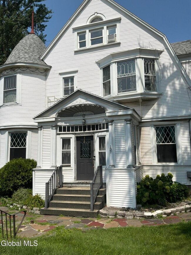 Building Photo - 137 Broad St