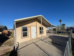 Building Photo - 2047 Hualapai Dr