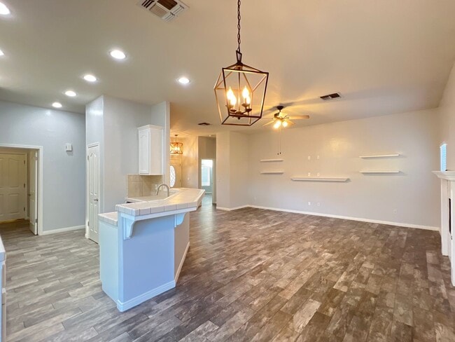 Building Photo - NORTHWEST BAKERSFIELD