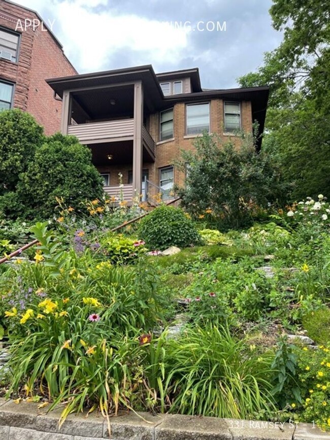 Building Photo - 2br 1ba 2 car off street parking ~ Securit...