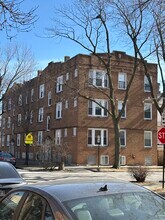 Building Photo - 3021 W Cullom Ave