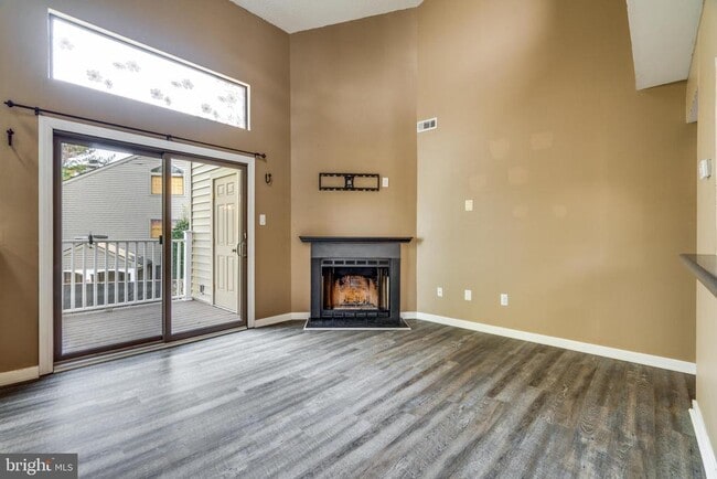 Building Photo - 1512 Roberts Way