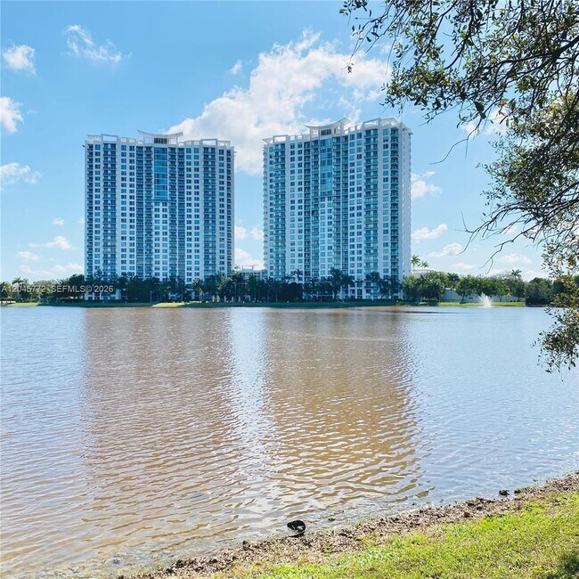 Foto del edificio - 2641 N Flamingo Rd