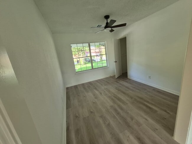 Building Photo - 10221 Bretton Dr