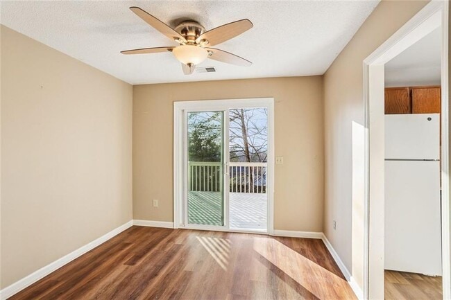 Foto del edificio - 1559 Cedar Bluff Trail