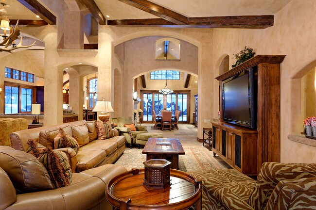 Foto del edificio - 916 Pine Crest Dr