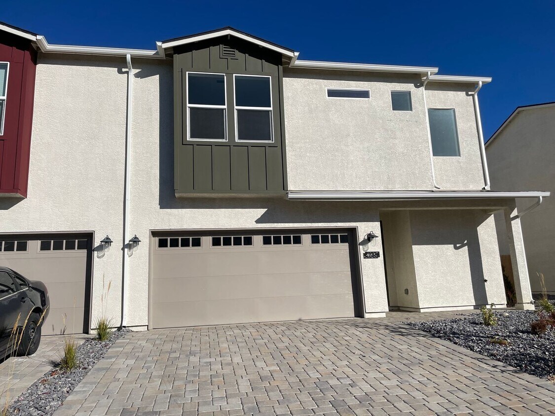 4925 Cave Stone, Sun Valley, NV 89433 Townhome Rentals in Sun Valley