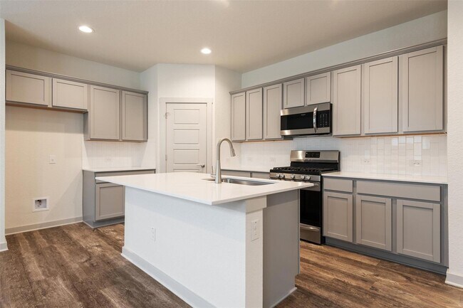 Building Photo - 289 Deserti Rd