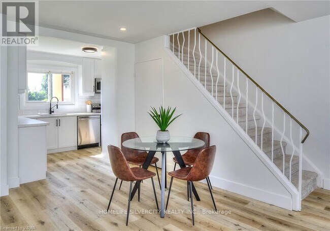 Photo du bâtiment - 144 Jansen Ave