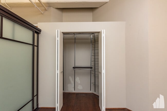 Foto del edificio - 124 W Polk St