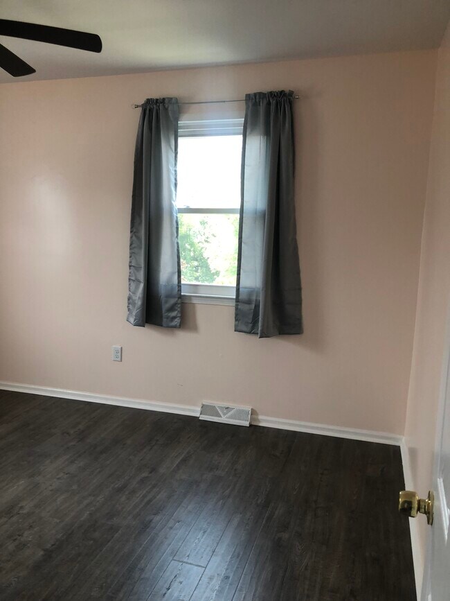 Foto del edificio - 4 Bedrooms 2&1/2 Bathrooms