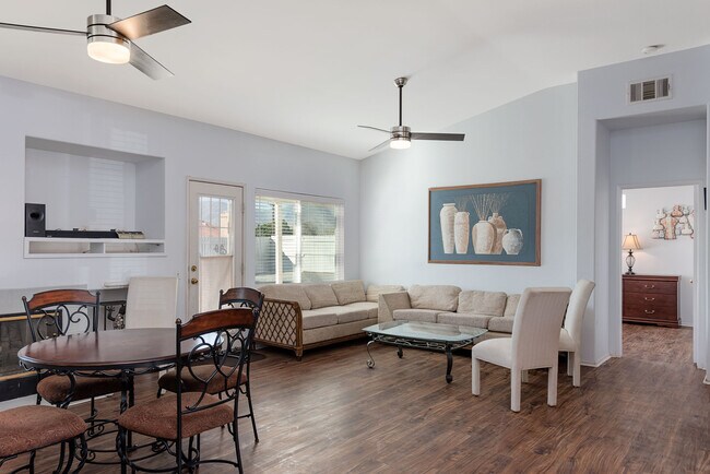 Foto del edificio - 72421 Julia Way