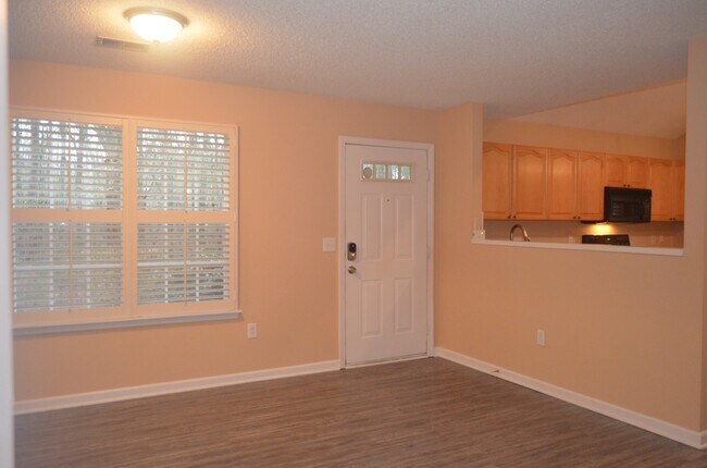 Foto del edificio - 8955 Bryant Field Cir