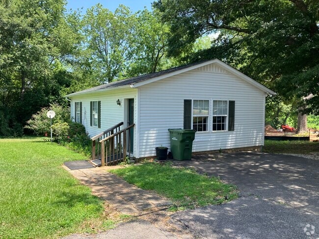 503 E Main St