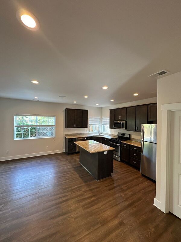 Building Photo - 5319 SW Touchstone Pl