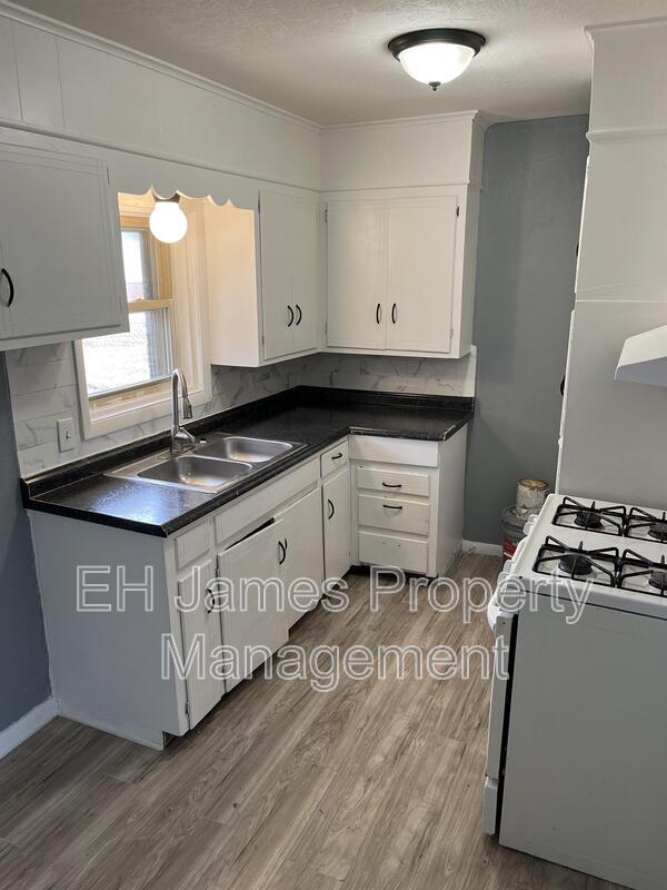 Foto del edificio - 8014 E 2nd St