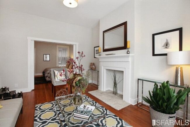 Foto del edificio - 3BR/2BA Renovated Victorian Full Floor Fla...