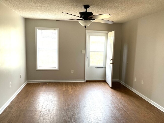 Building Photo - 382 TURNER St