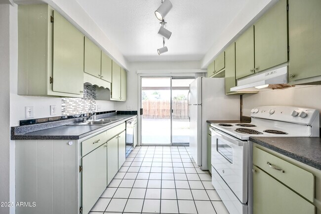 Foto del edificio - 356 N CHIPPEWA Pl