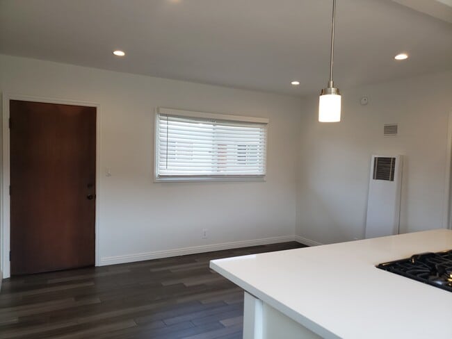 Building Photo - 5567 Inglewood Blvd