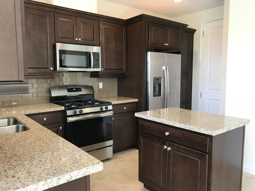 Foto principal - 4 br, 3.5 bath Townhome - 12578 NW 32nd Mnr