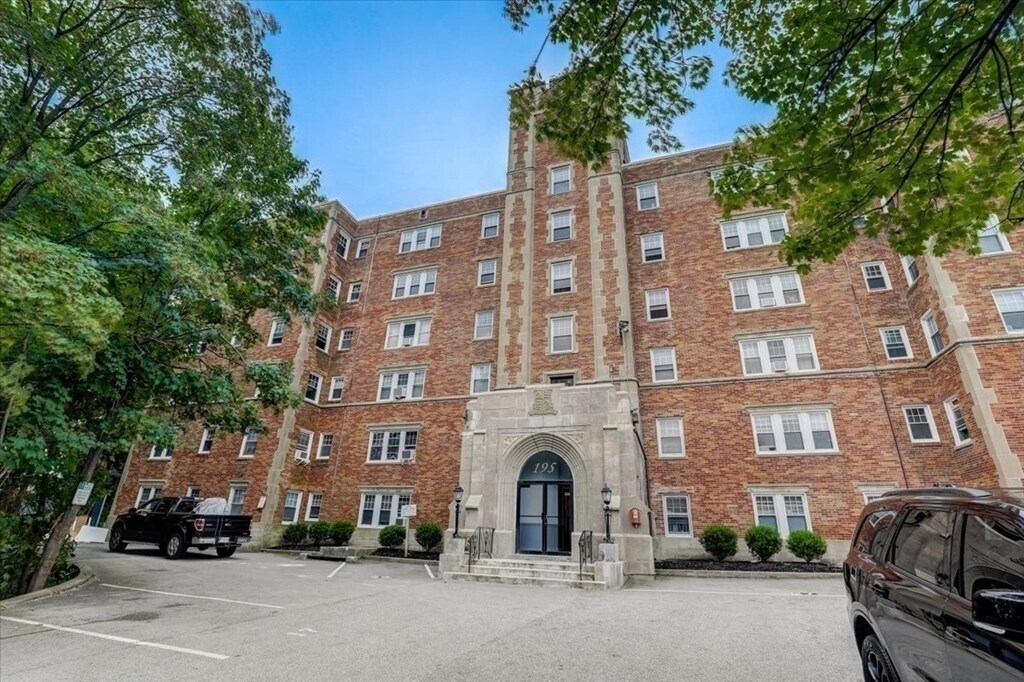 195 Thomas E. Burgin Pkwy Unit 301, Quincy, MA 02169 Room for Rent in