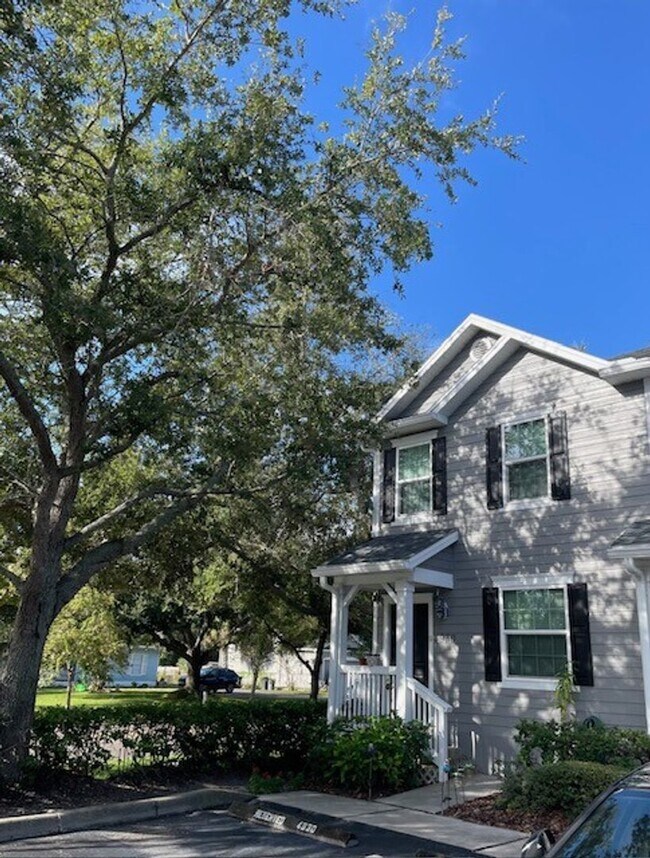 Foto del edificio - 2 Bedroom 2 1/2 Bath Townhouse in ST, next to MacDill Air Force Base
