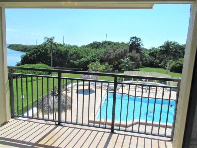 Building Photo - Water/Pool Front 2/2 Annual Unfurnished Condo 3rd  Floor Villa Palma Del Mar