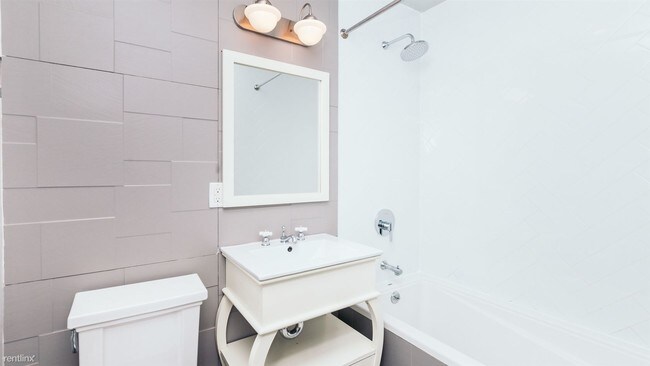 Foto del edificio - 1381 Madison St