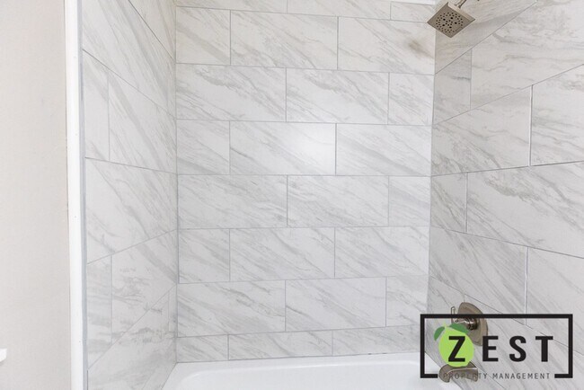 Foto del edificio - Fully Updated Bungalow near Henry Ford High