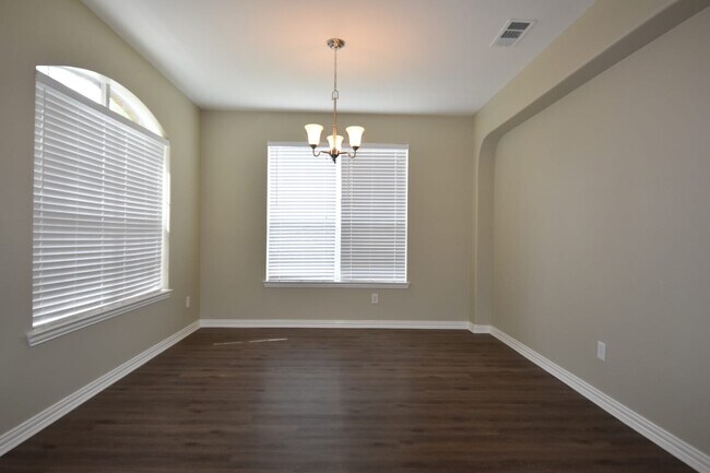 Foto del edificio - 636 Shire Way